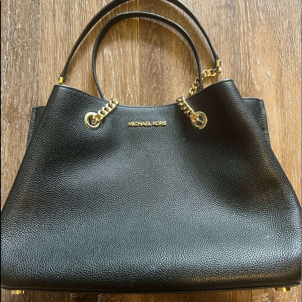 like new authentic micheal kors shoulder bag